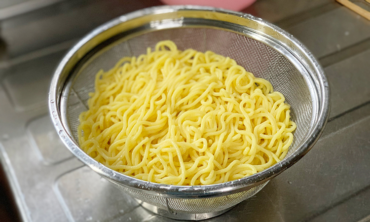 麺　黄色